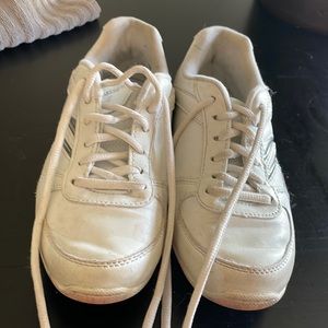 Girls cheer shoe